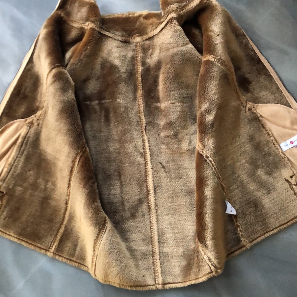 Real Clothes by Saks Fifth Ave Shearling Vest - Picture 4 of 8